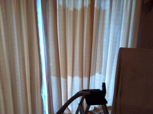 In - situ curtain cleaning